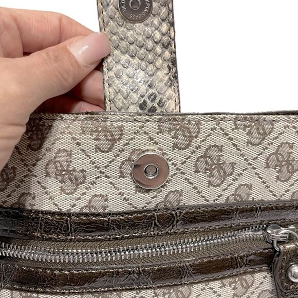 Guess Iconic Women’s Logo Clutch Wristlet - Picture 10 of 11